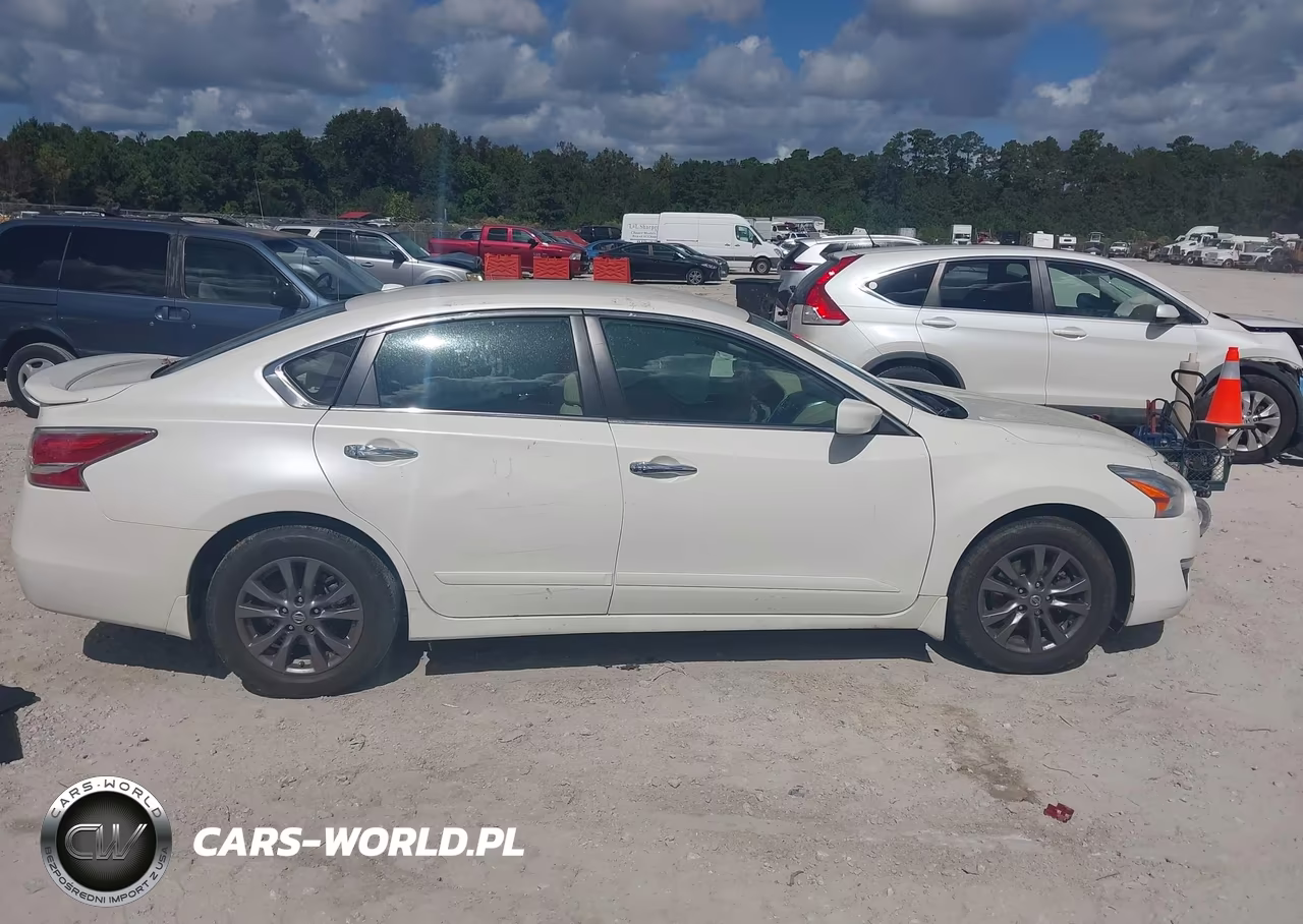 2015 Nissan Altima 2.5 S VIN:1N4AL3APXFC576958 - 13