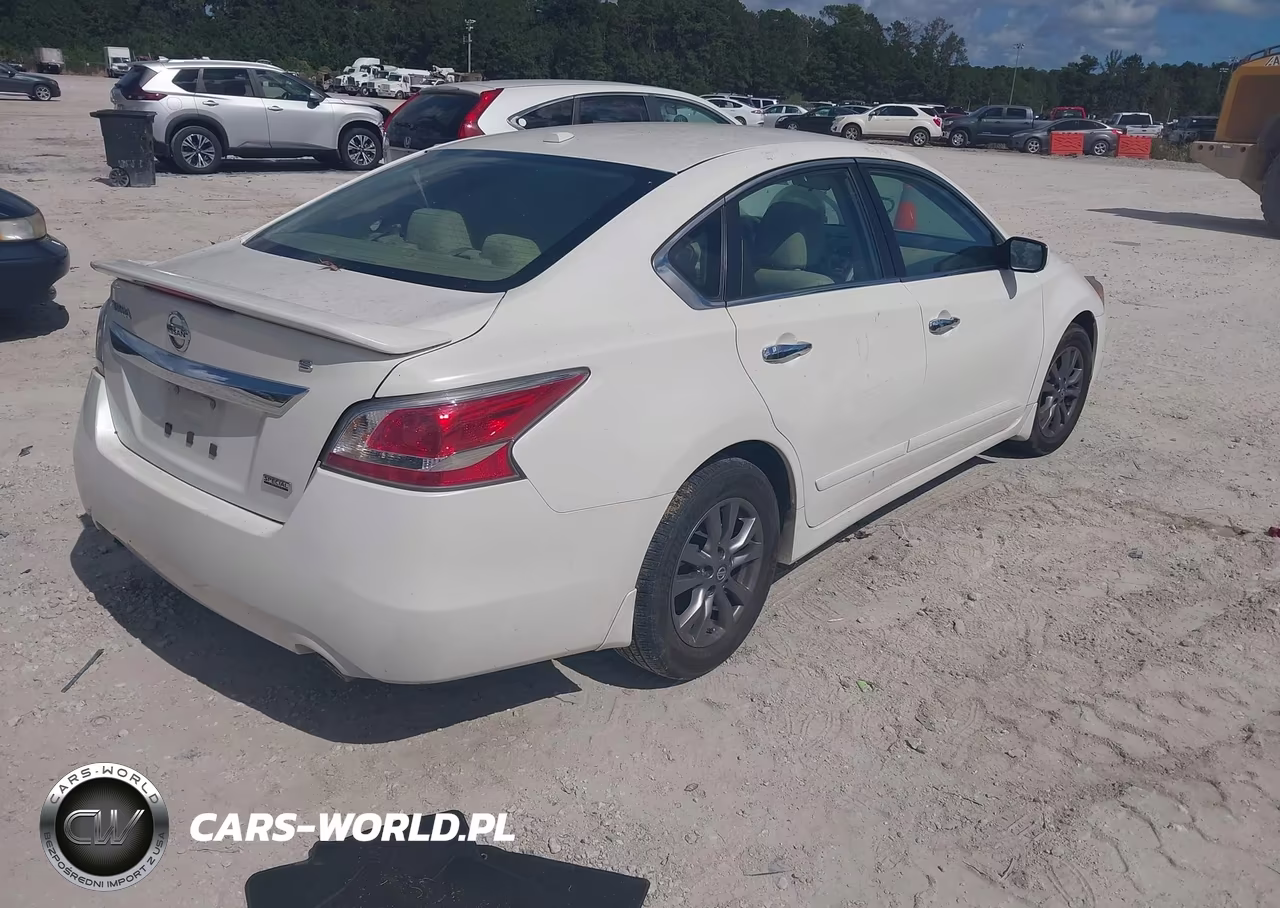 2015 Nissan Altima 2.5 S VIN:1N4AL3APXFC576958 - 4