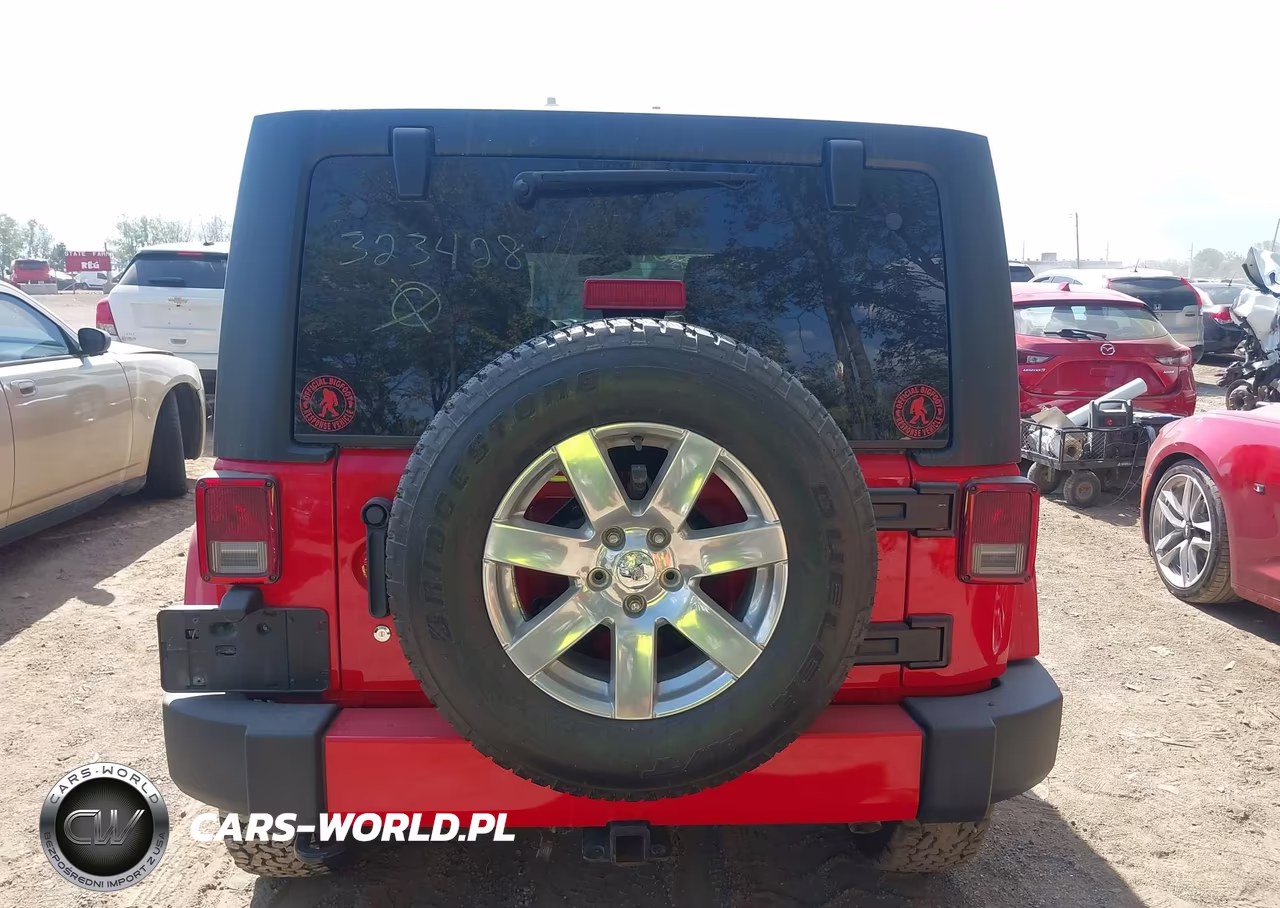 2016 Jeep Wrangler Unlimited Sahara VIN:1C4BJWEG8GL323428 - 15