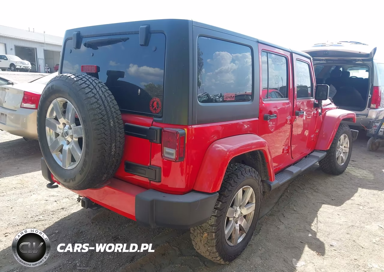 2016 Jeep Wrangler Unlimited Sahara VIN:1C4BJWEG8GL323428 - 4