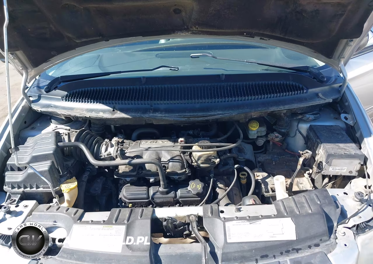 2005 Chrysler Town & Country Limited VIN:2C4GP64L05R213951 - 10