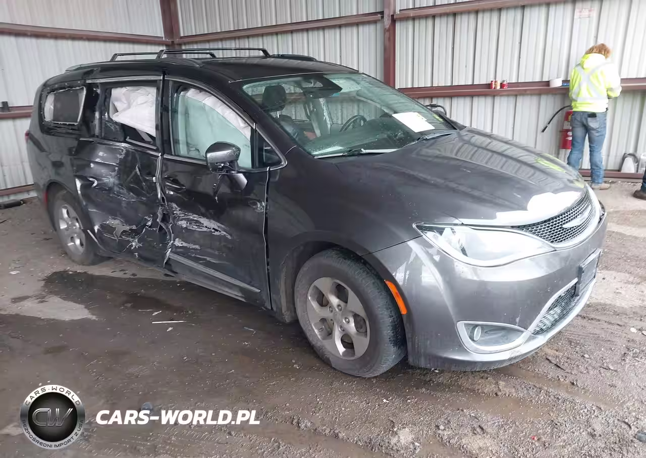 2017 Chrysler Pacifica Touring-L Plus