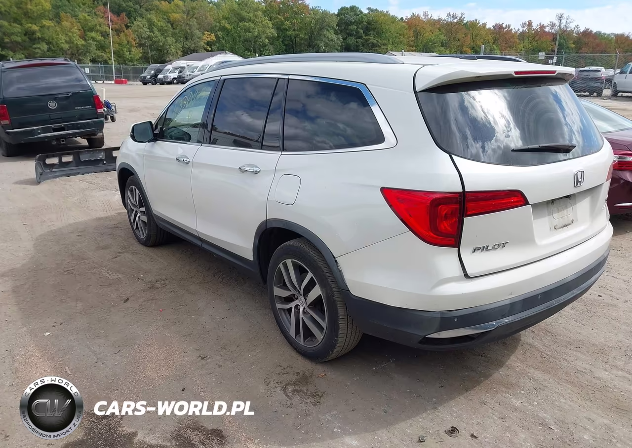 2017 Honda Pilot Touring VIN:5FNYF6H92HB003020 - 3
