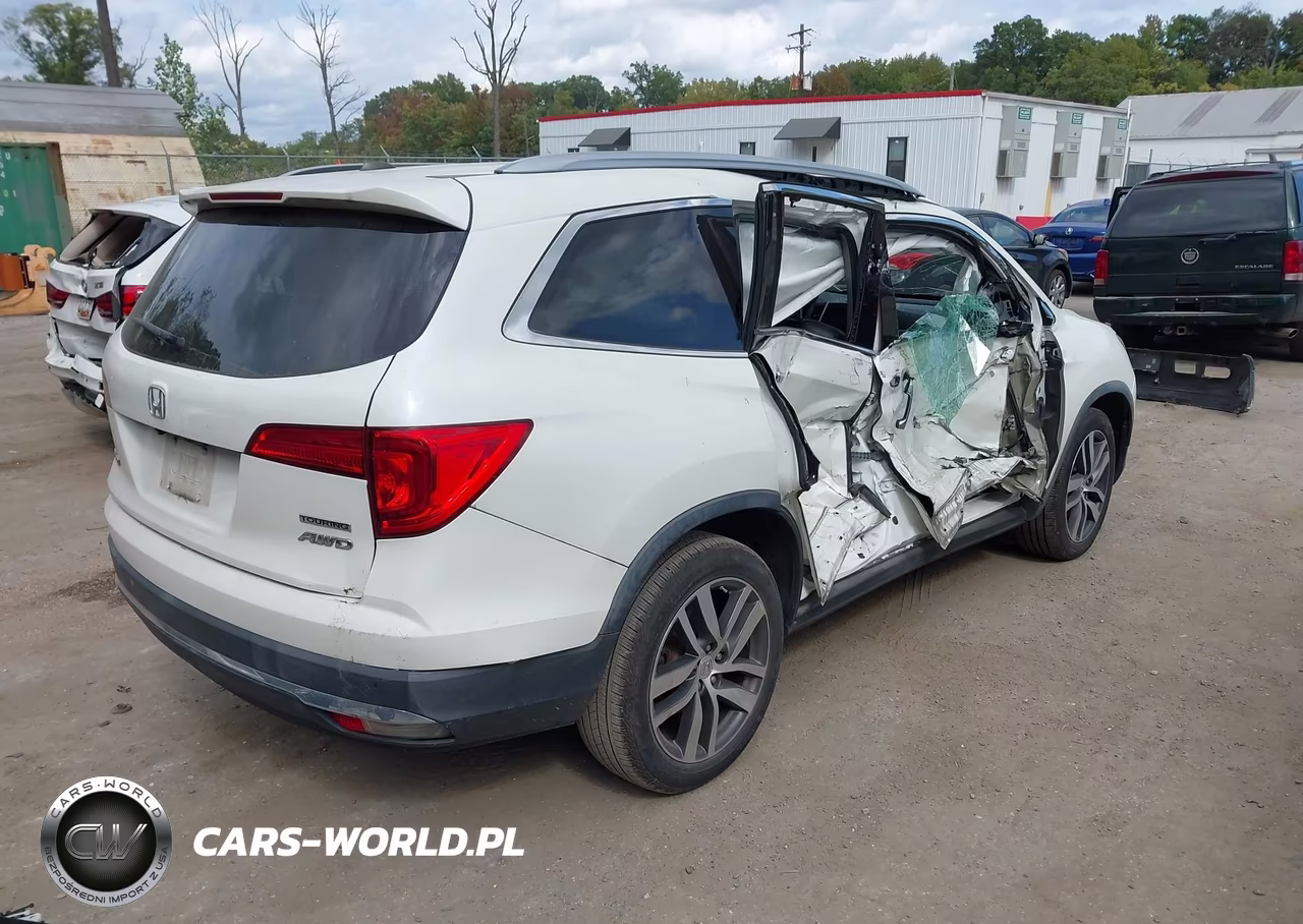 2017 Honda Pilot Touring VIN:5FNYF6H92HB003020 - 4