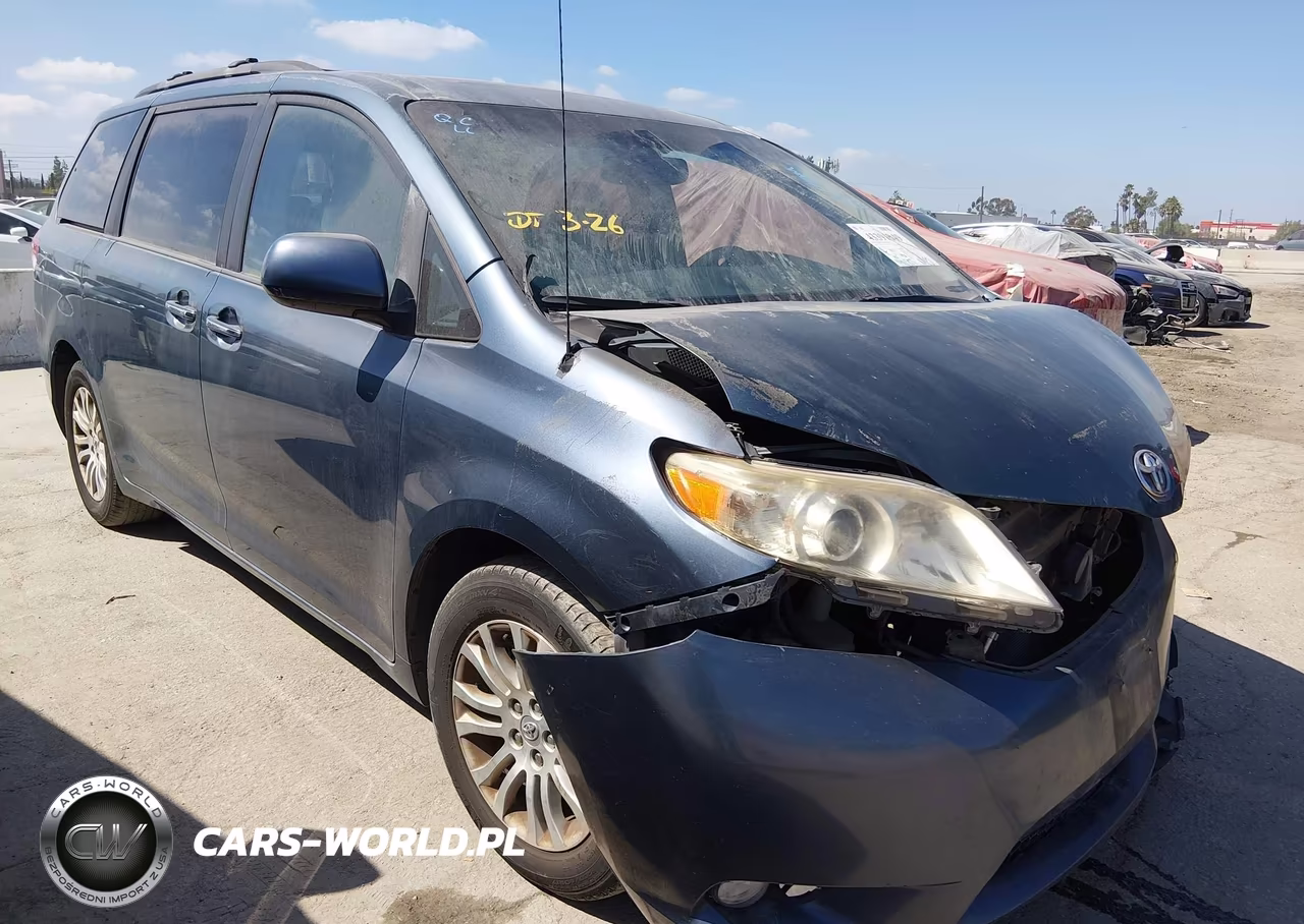 2013 Toyota Sienna Xle V6 8 Passenger