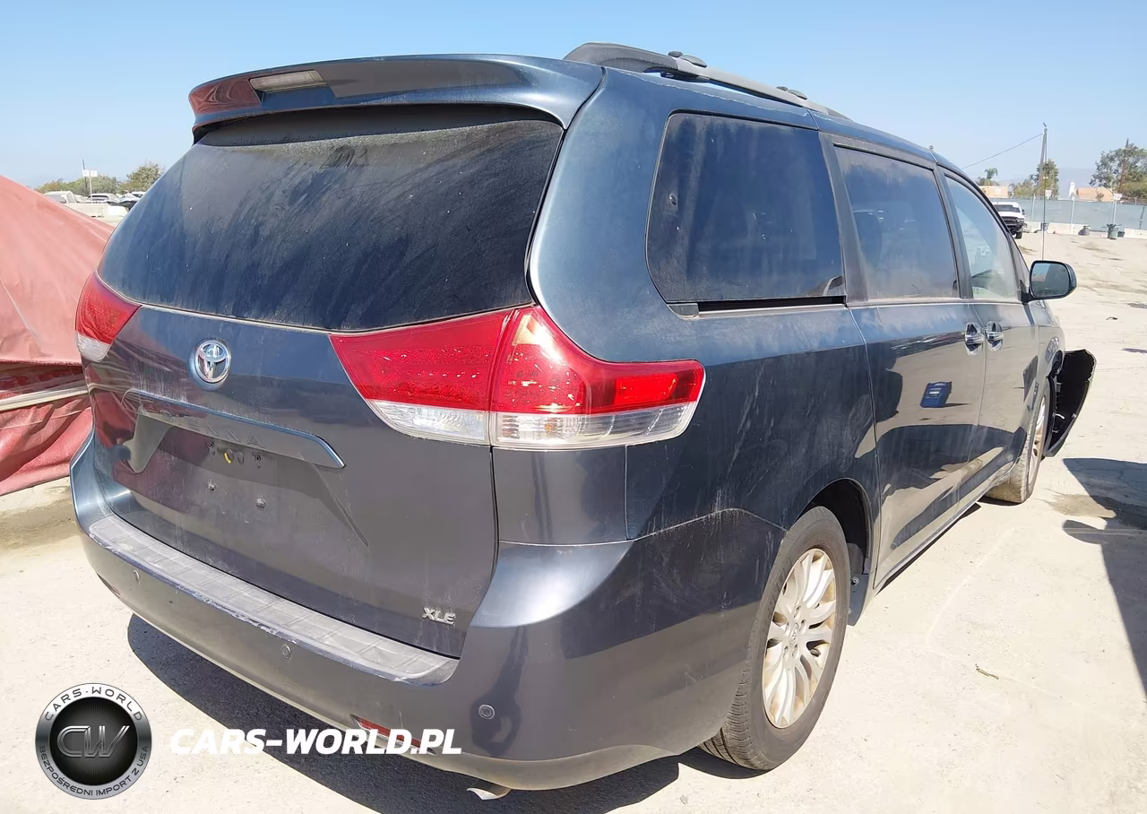 2013 Toyota Sienna Xle V6 8 Passenger VIN:5TDYK3DC8DS364236 - 4