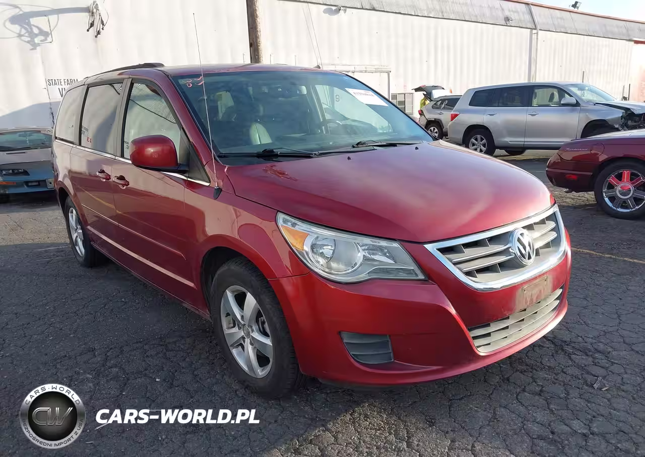 2011 Volkswagen Routan Se