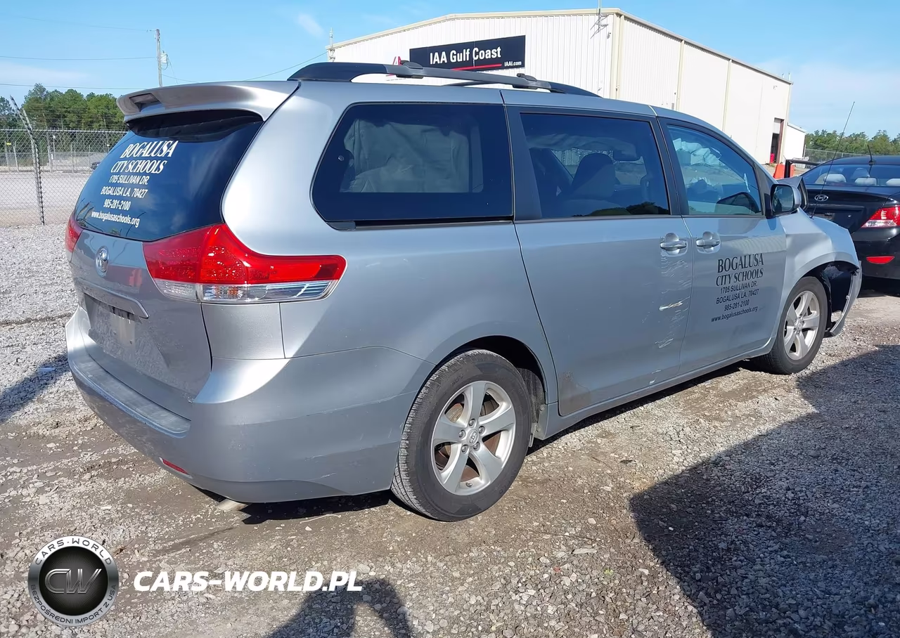 2014 Toyota Sienna Le V6 8 Passenger VIN:5TDKK3DC4ES465622 - 4