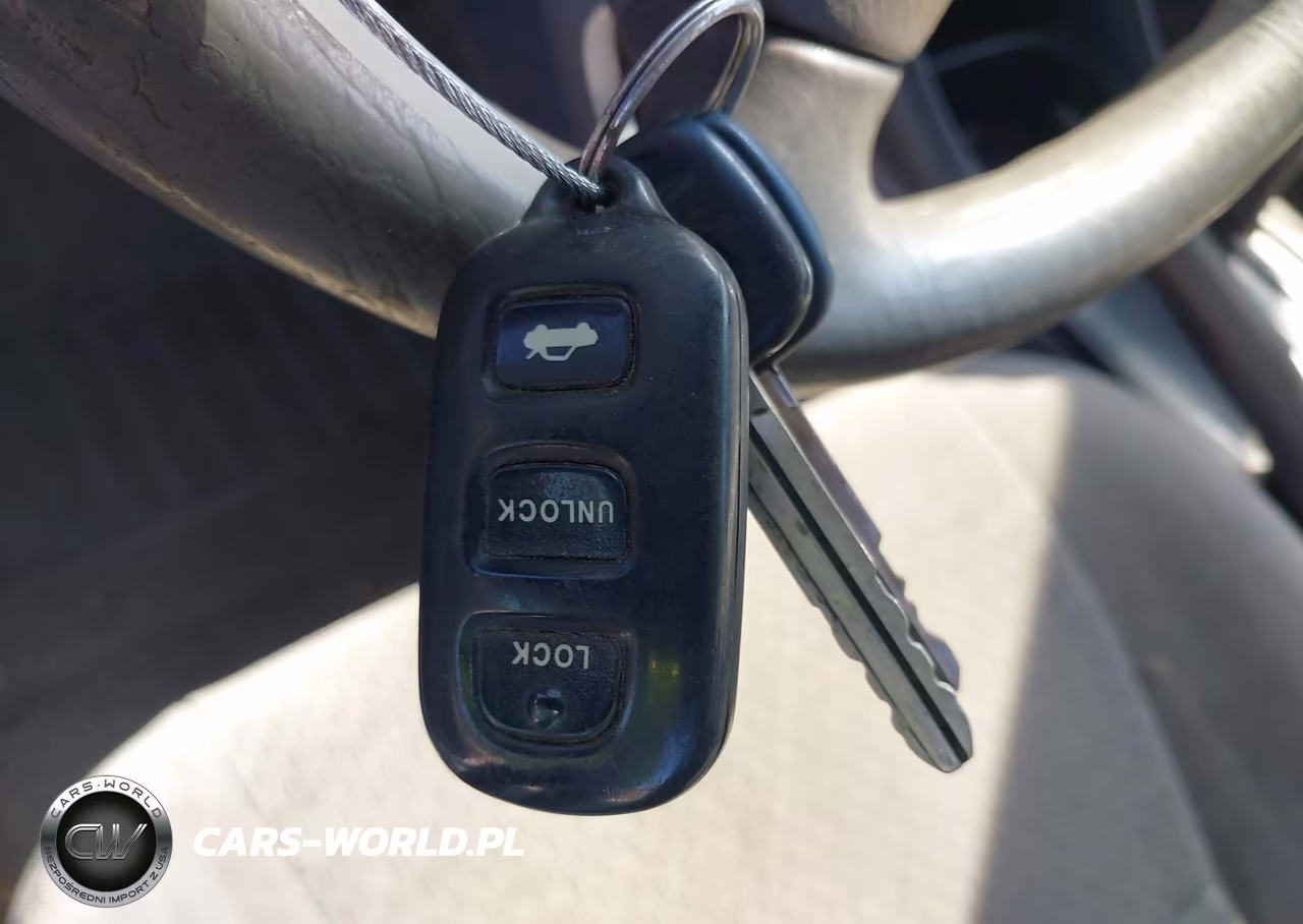 2002 Toyota Camry Le VIN:JTDBE32KX20119378 - 11