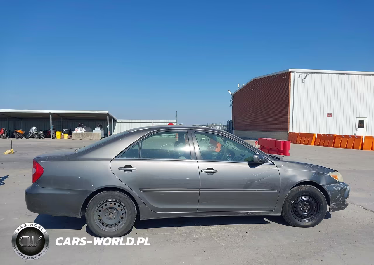 2002 Toyota Camry Le VIN:JTDBE32KX20119378 - 13