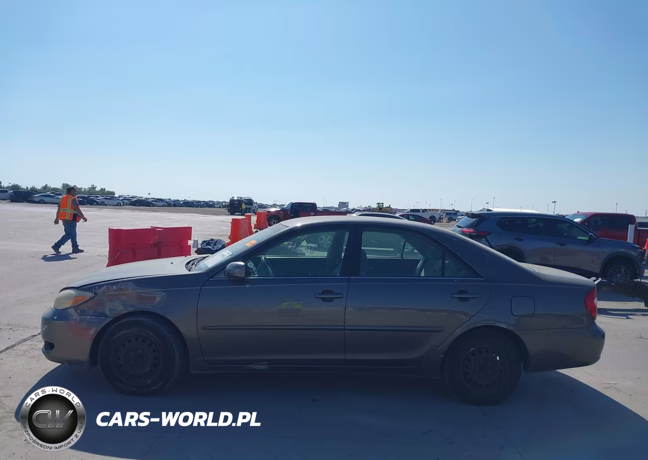 2002 Toyota Camry Le VIN:JTDBE32KX20119378 - 14