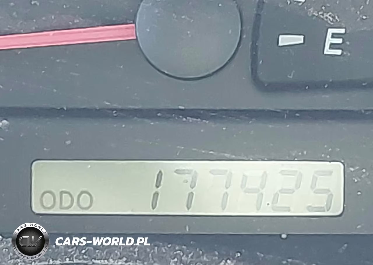 2002 Toyota Camry Le VIN:JTDBE32KX20119378 - 15