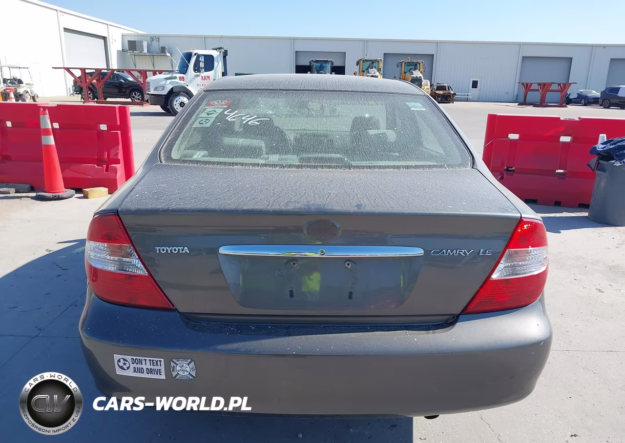 2002 Toyota Camry Le VIN:JTDBE32KX20119378 - 16