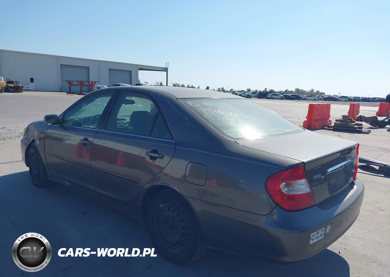 2002 Toyota Camry Le VIN:JTDBE32KX20119378 - 3