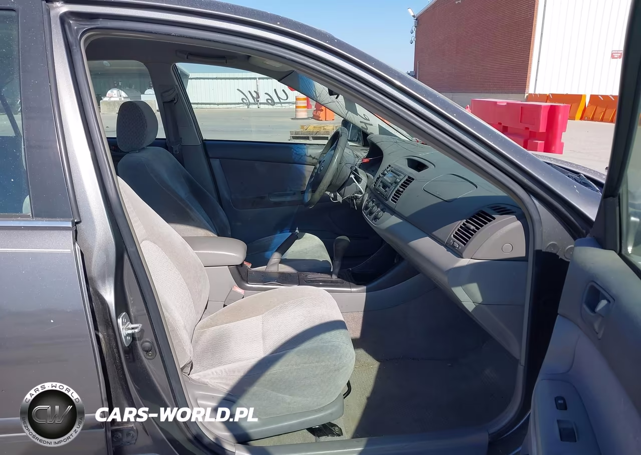 2002 Toyota Camry Le VIN:JTDBE32KX20119378 - 5