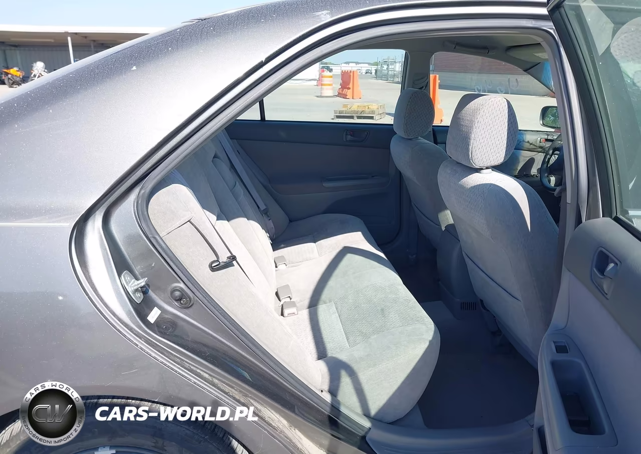 2002 Toyota Camry Le VIN:JTDBE32KX20119378 - 8