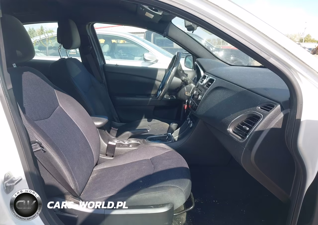 2013 Chrysler 200 Touring VIN:1C3CCBBGXDN573284 - 5
