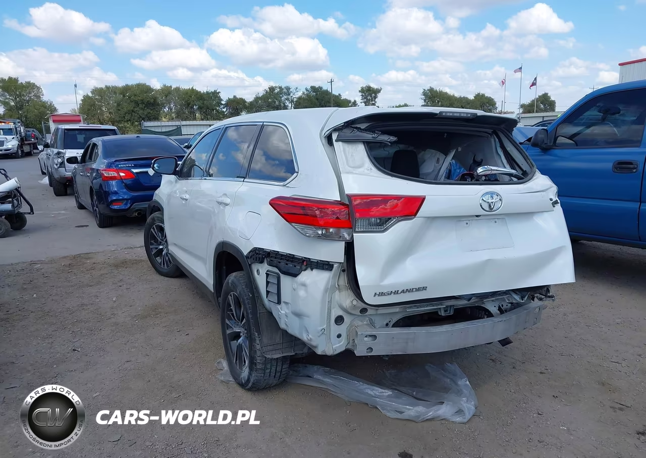 2019 Toyota Highlander Le VIN:5TDZARFH9KS045511 - 3