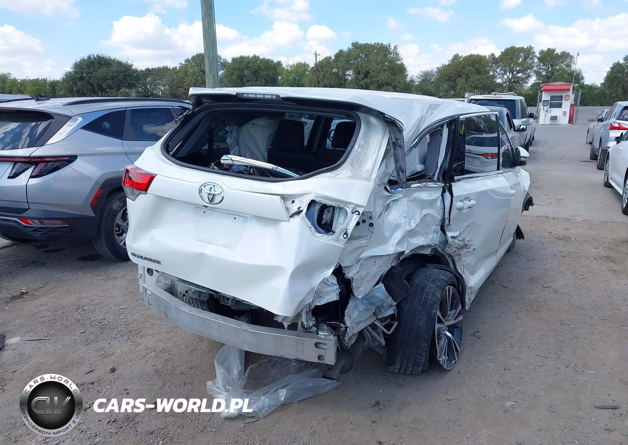 2019 Toyota Highlander Le VIN:5TDZARFH9KS045511 - 4