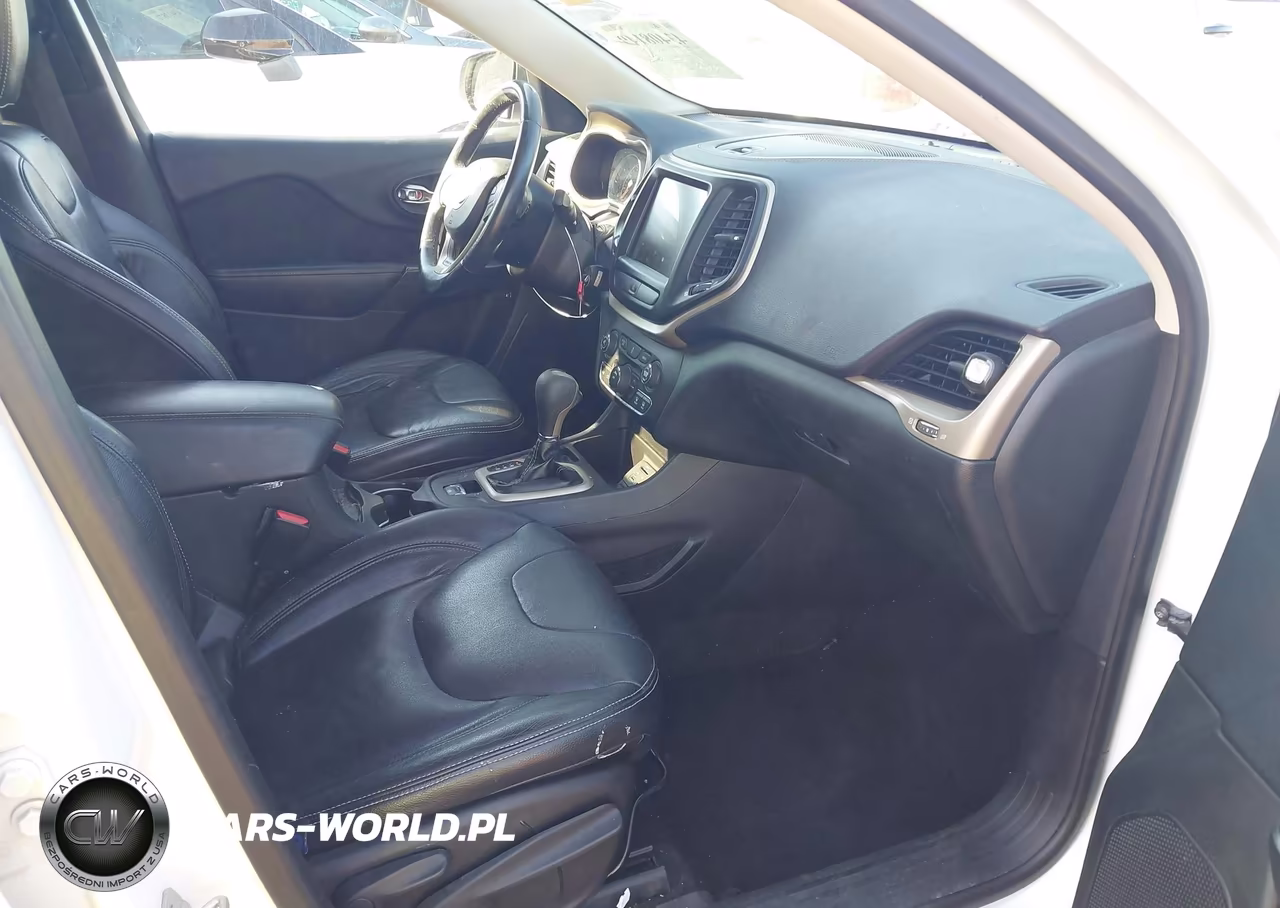 2016 Jeep Cherokee Latitude VIN:1C4PJLCB1GW126272 - 5