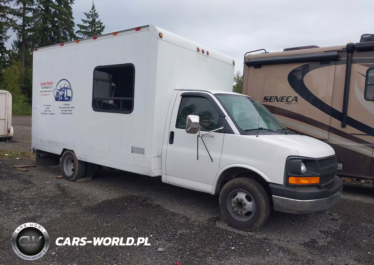 2005 Chevrolet Express Cutaway Base W-C7L-C7N