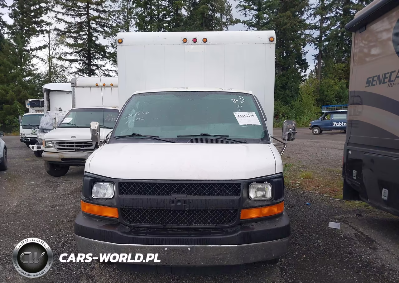 2005 Chevrolet Express Cutaway Base W-C7L-C7N VIN:1GBJG31U151207411 - 12