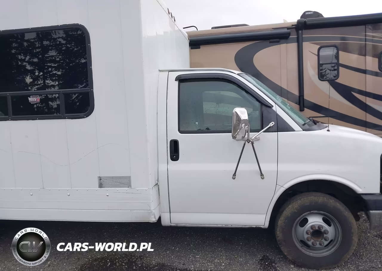 2005 Chevrolet Express Cutaway Base W-C7L-C7N VIN:1GBJG31U151207411 - 13