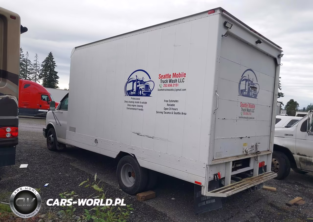 2005 Chevrolet Express Cutaway Base W-C7L-C7N VIN:1GBJG31U151207411 - 3