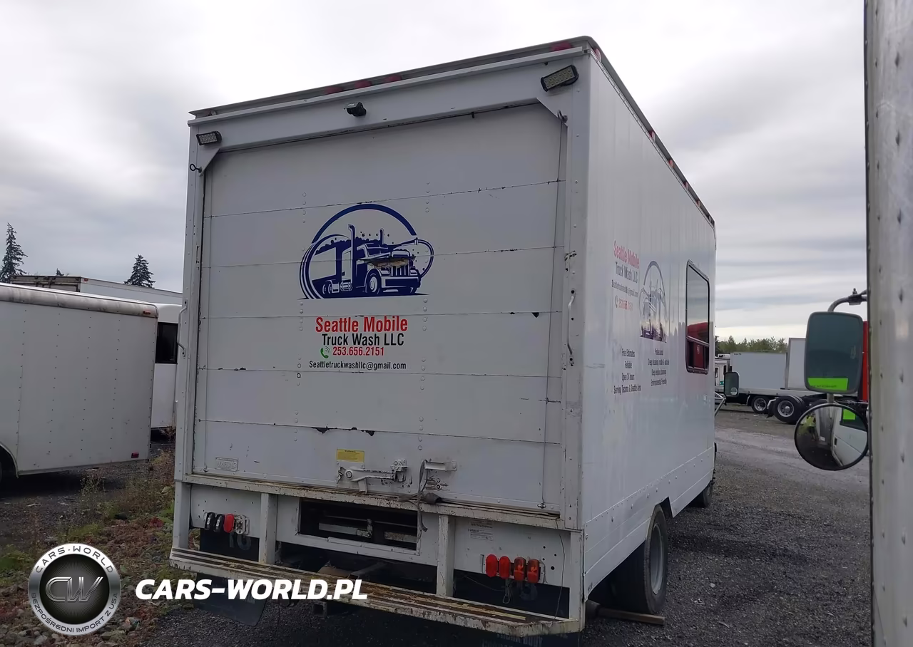 2005 Chevrolet Express Cutaway Base W-C7L-C7N VIN:1GBJG31U151207411 - 4