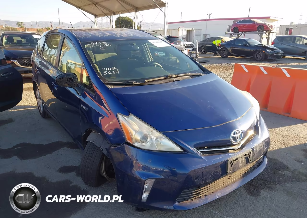 2013 Toyota Prius V Two – zdjęcie 1 z 15