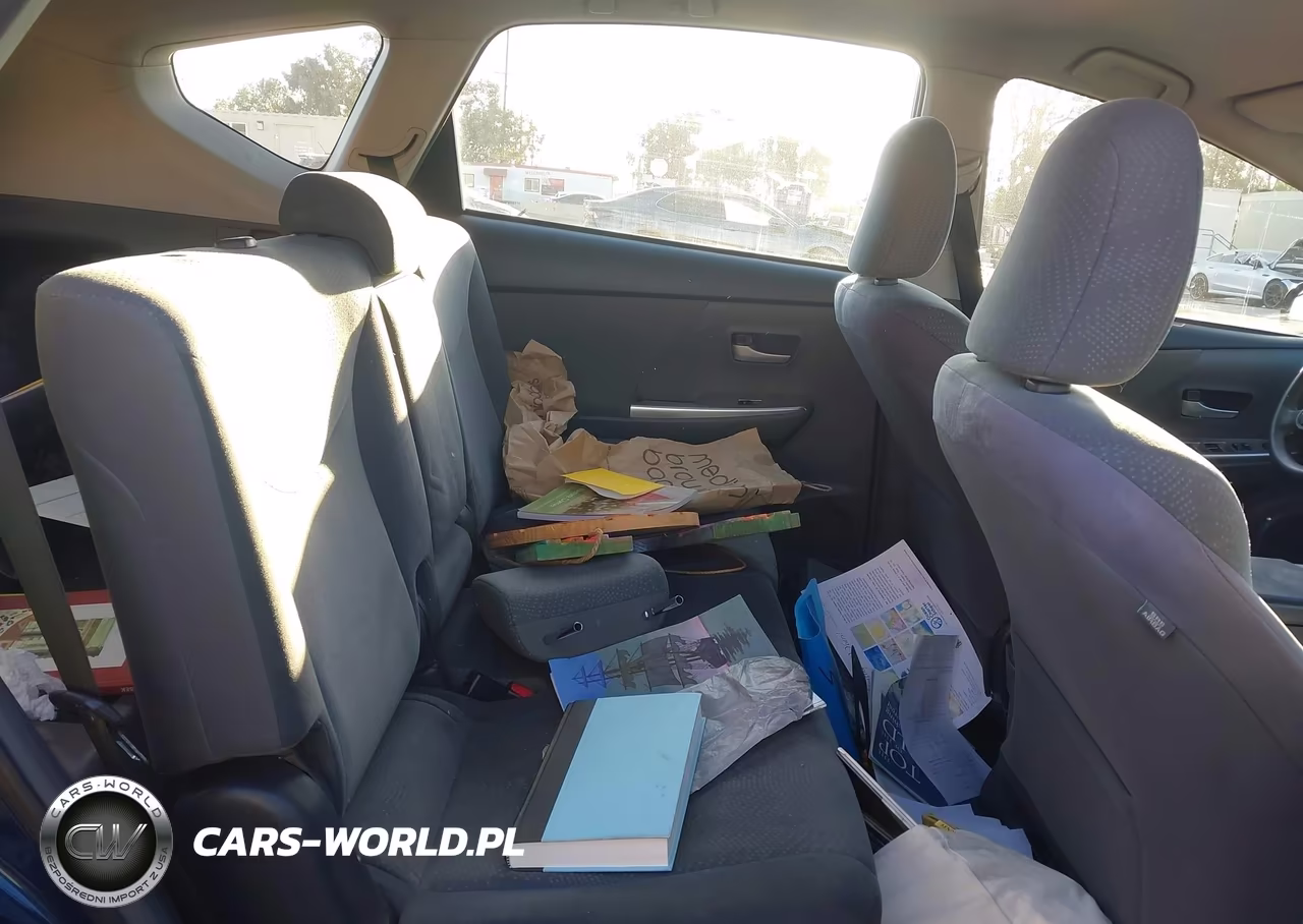2013 Toyota Prius V Two VIN:JTDZN3EUXD3225634 - 8