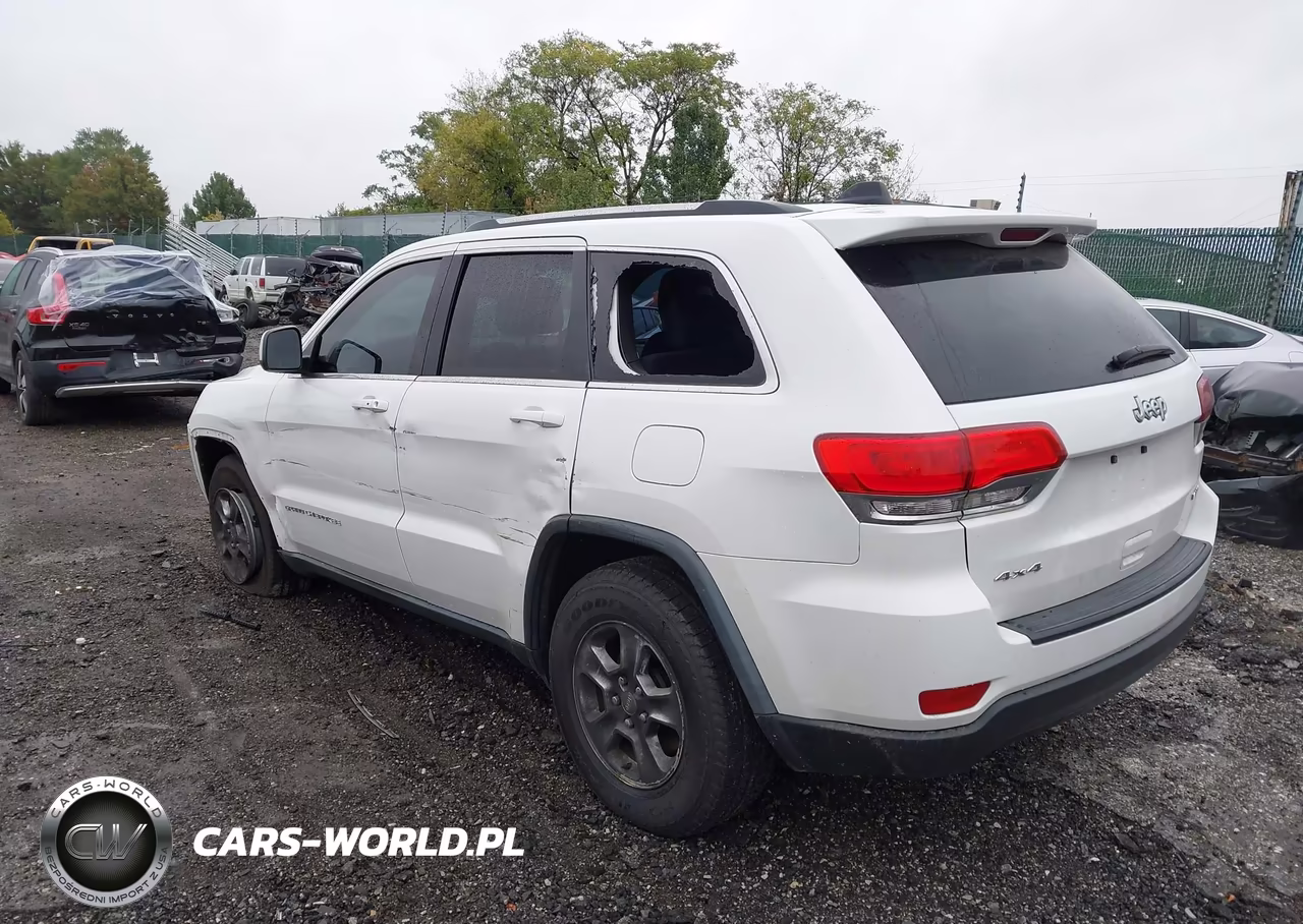 2014 Jeep Grand Cherokee Laredo VIN:1C4RJFAG3EC131951 - 3