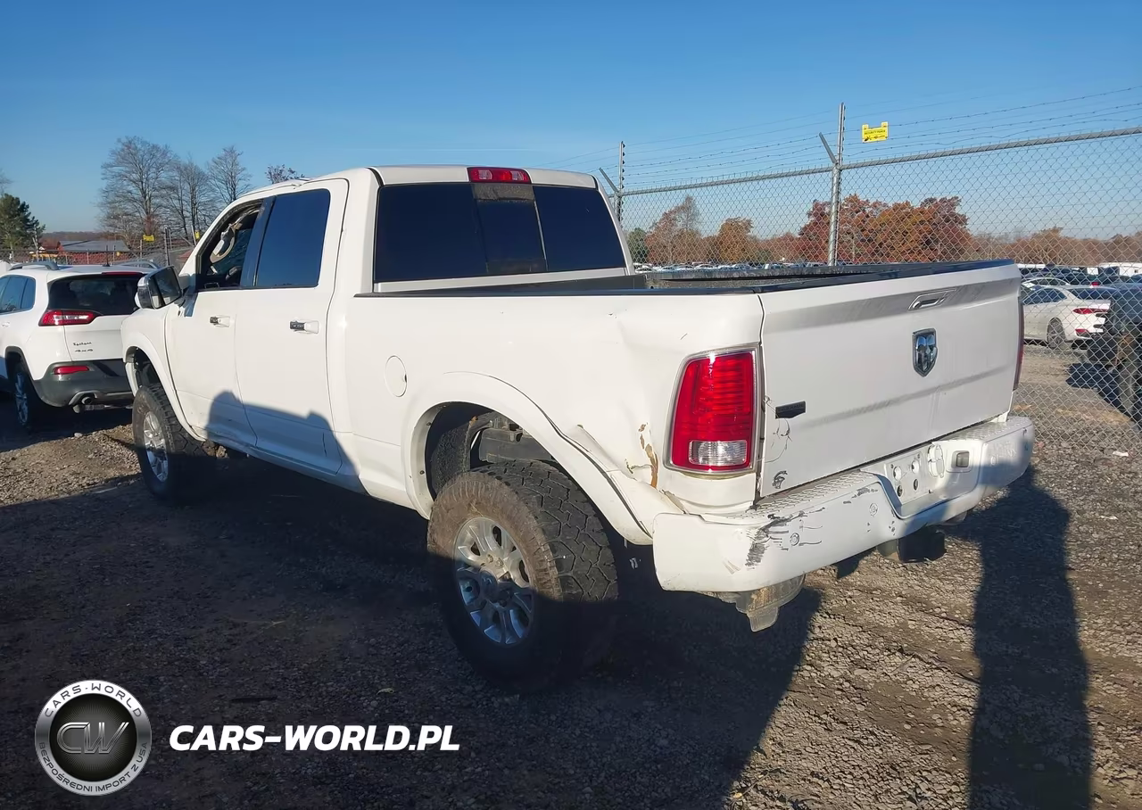 2017 Ram 2500 Laramie 4X4 6'4 Box VIN:3C6UR5FL1HG667339 - 3
