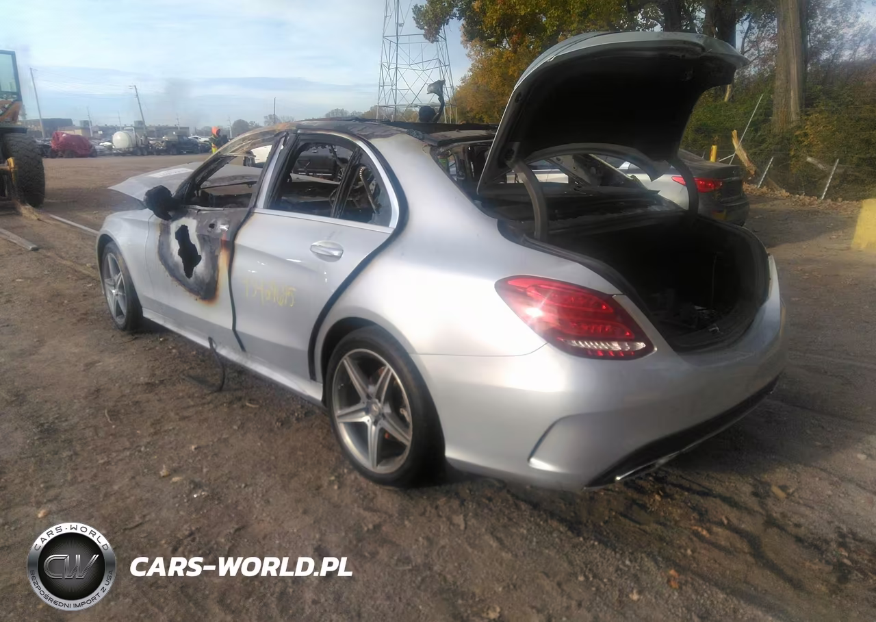 2015 Mercedes-Benz C 300 Sport 4Matic VIN:55SWF4KB5FU058418 - 3