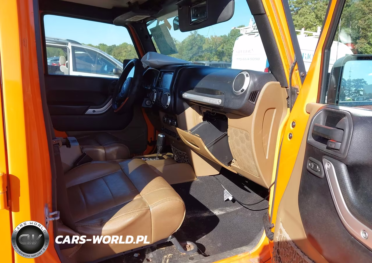 2012 Jeep Wrangler Unlimited Sahara VIN:1C4BJWEGXCL210090 - 5
