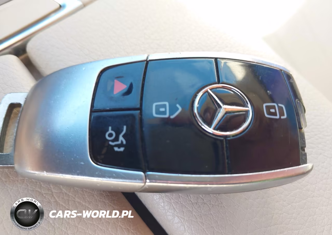 2018 Mercedes-Benz E 300 VIN:WDDZF4JB9JA309108 - 11