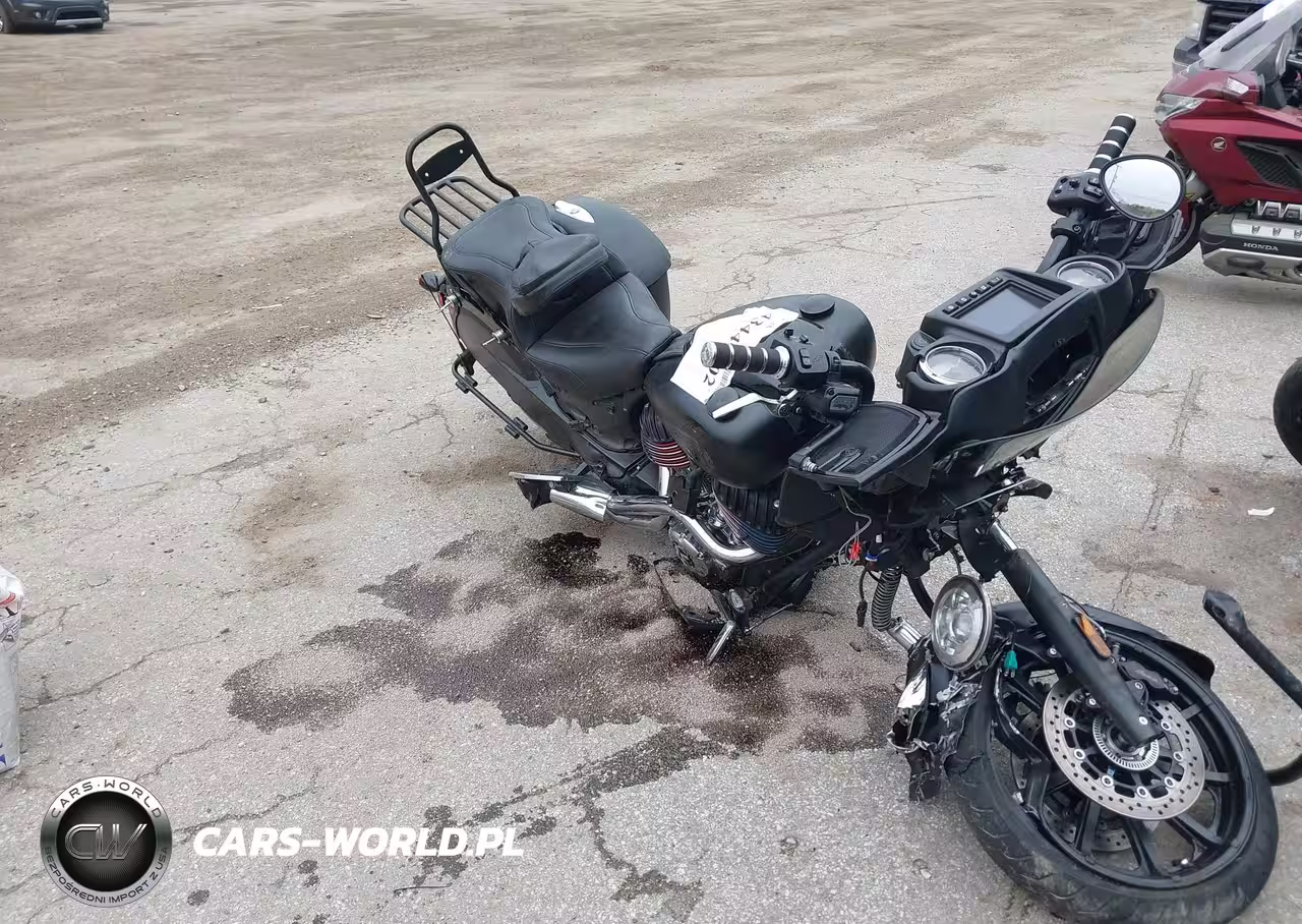 2018 Indian Motorcycle Co. Chieftain Dark Horse