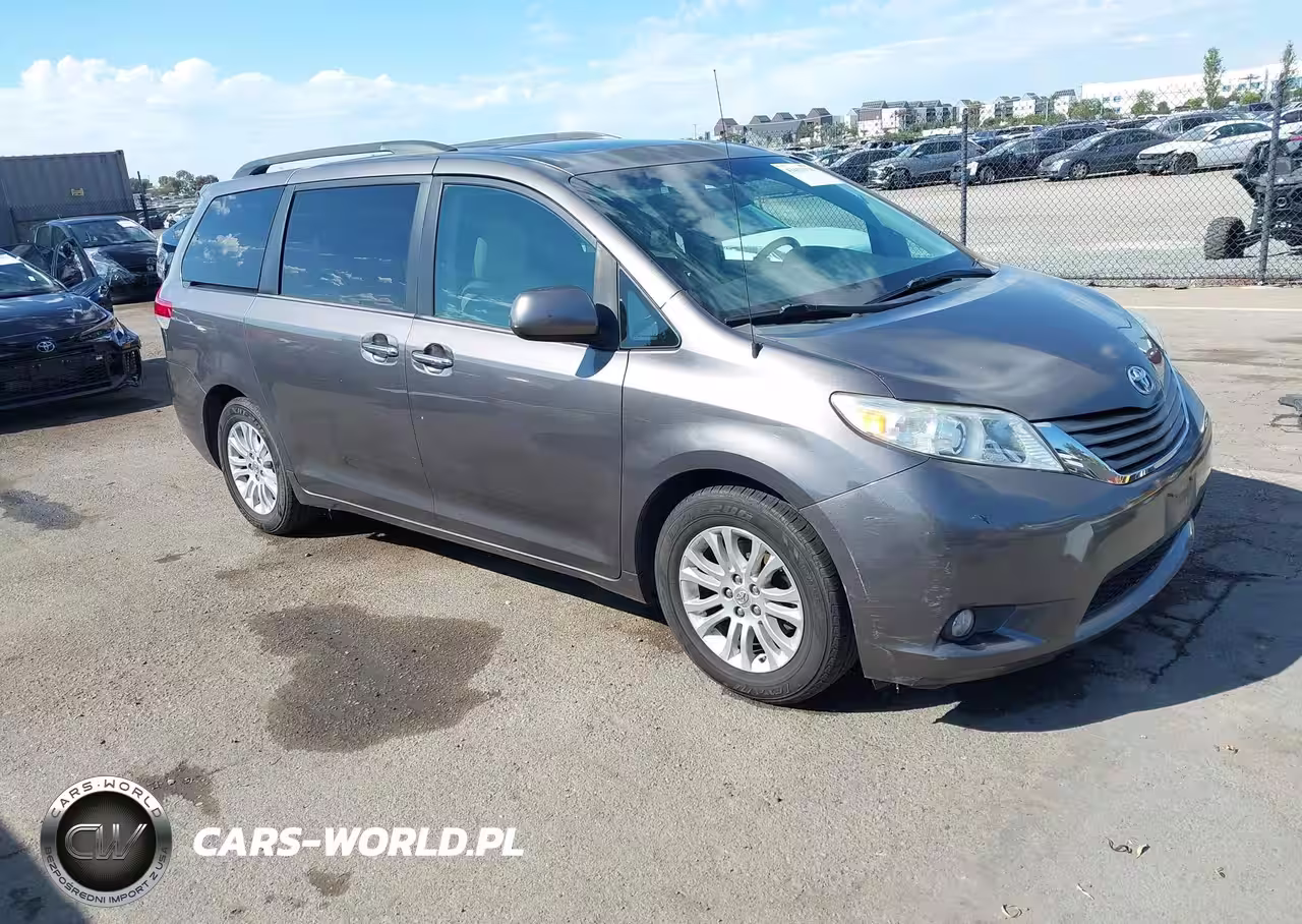 2012 Toyota Sienna Xle V6 8 Passenger