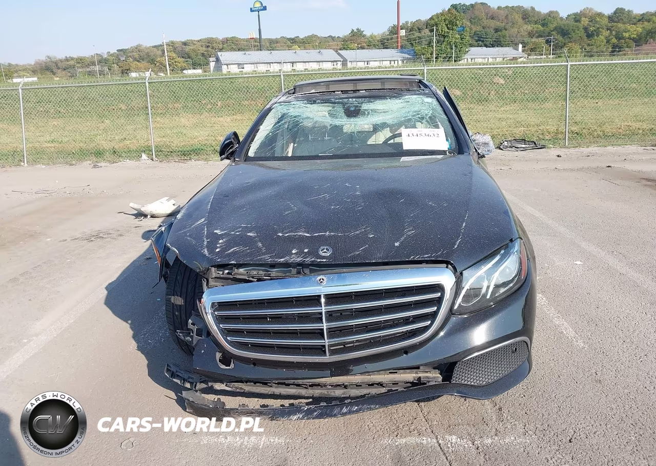 2018 Mercedes-Benz E 300 4Matic VIN:WDDZF4KB6JA359009 - 11