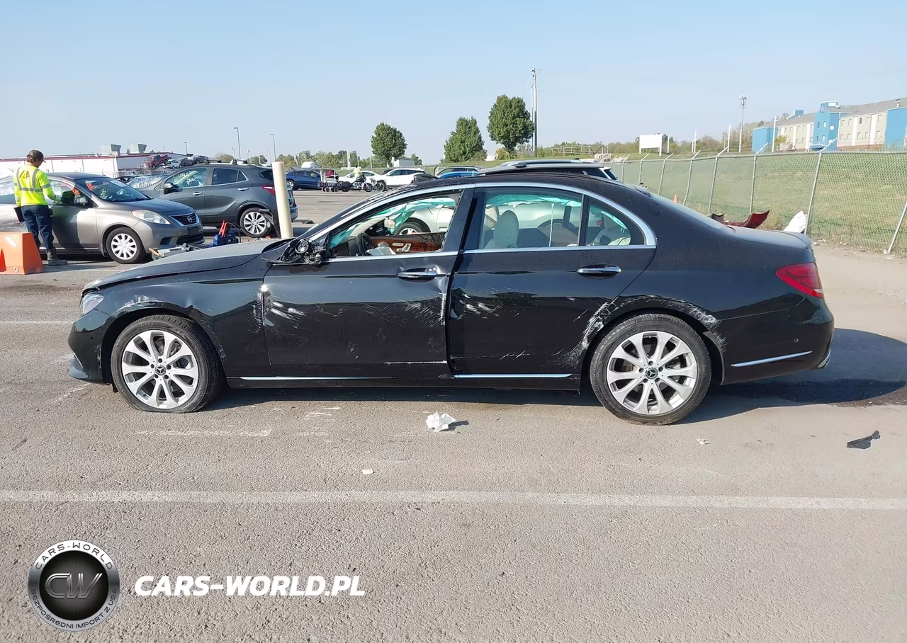 2018 Mercedes-Benz E 300 4Matic VIN:WDDZF4KB6JA359009 - 13