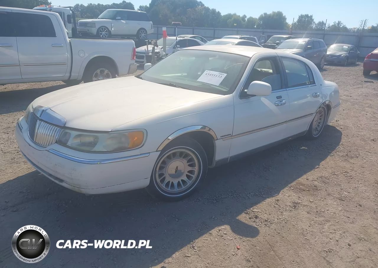 2001 Lincoln Town Car Cartier VIN:1LNHM83W51Y613140 - 2