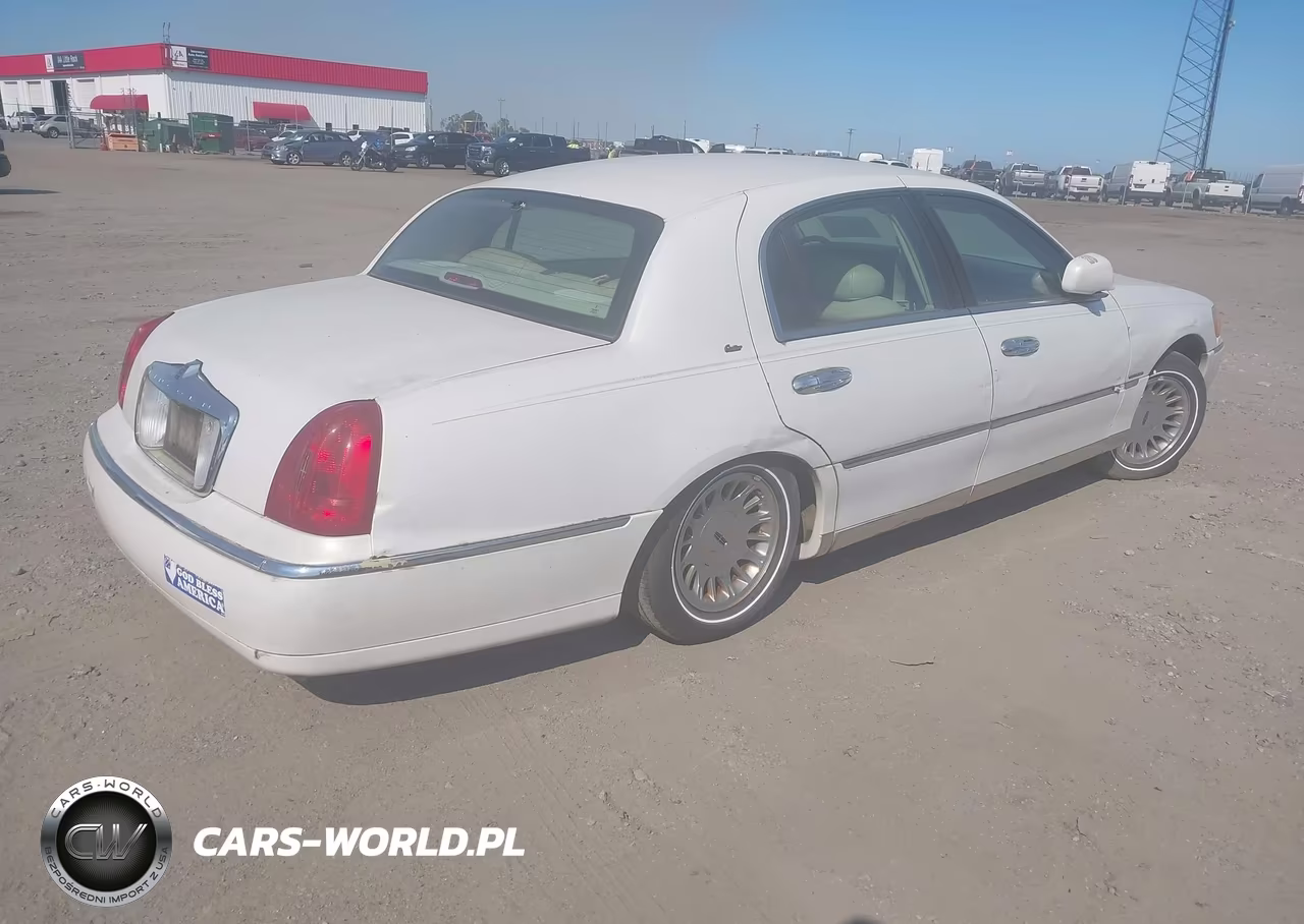 2001 Lincoln Town Car Cartier VIN:1LNHM83W51Y613140 - 4
