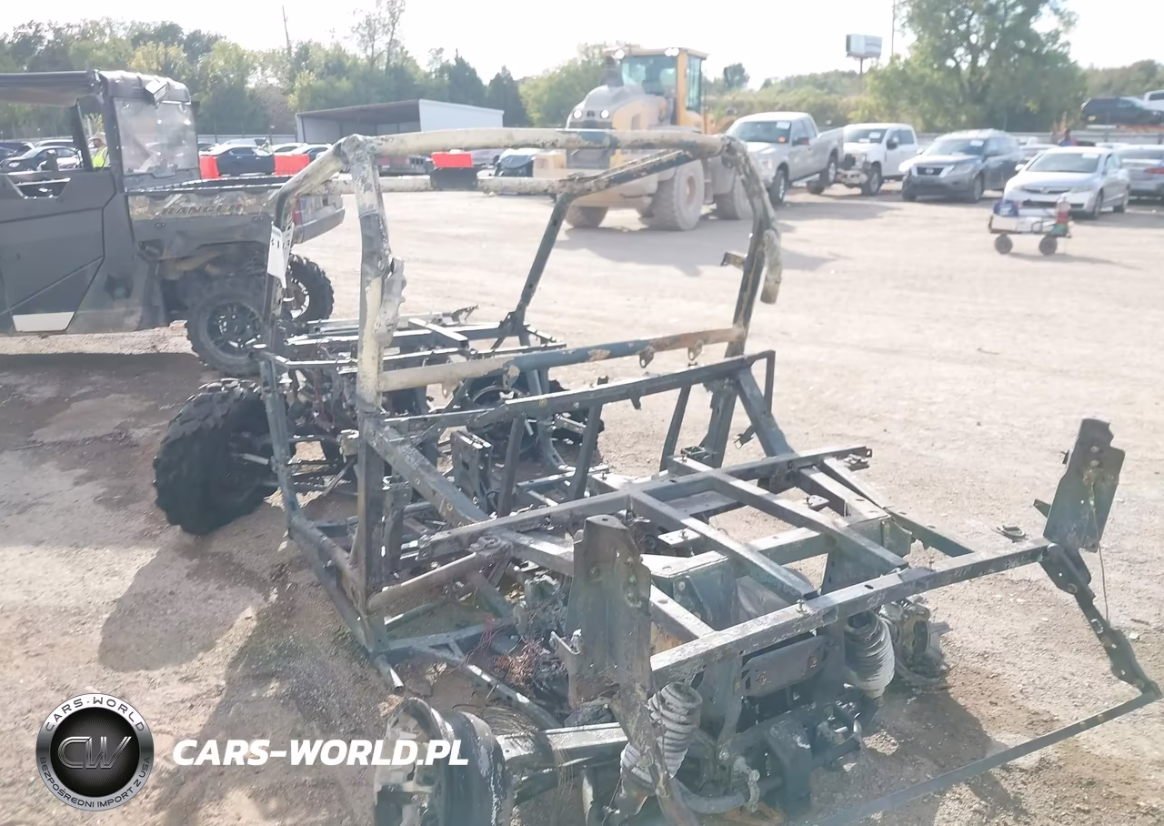2023 Can-Am Commander Xt 700 VIN:3JBAKAJ20PE000184 - 3