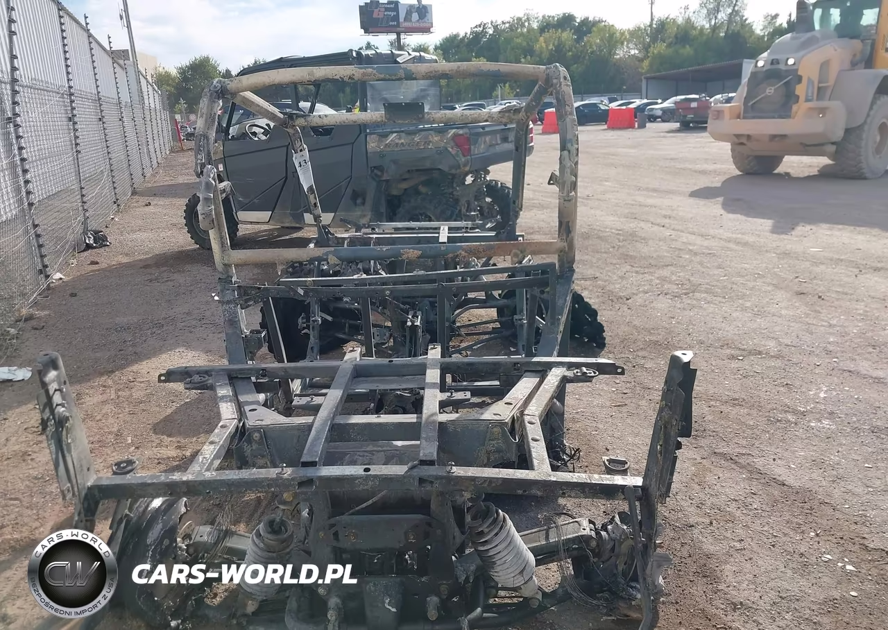 2023 Can-Am Commander Xt 700 VIN:3JBAKAJ20PE000184 - 6