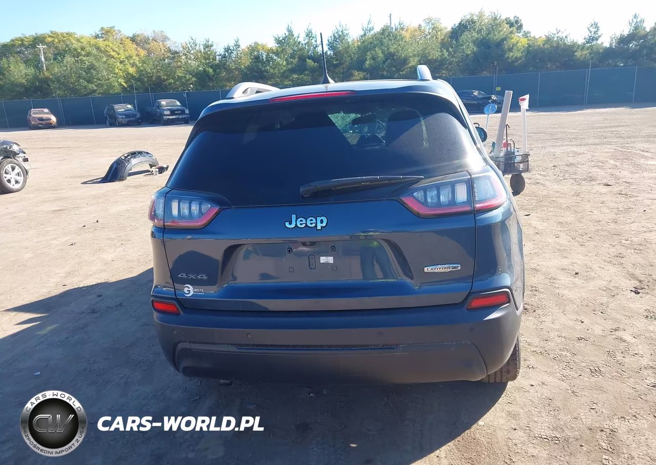 2019 Jeep Cherokee Latitude Plus 4X4 VIN:1C4PJMLB2KD429829 - 16