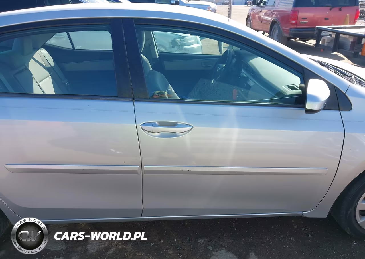 2015 Toyota Corolla Le VIN:5YFBURHE9FP298676 - 14