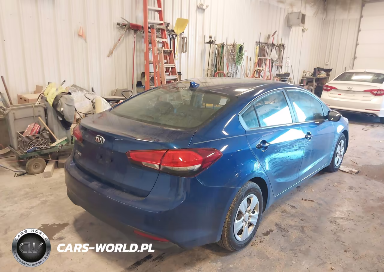2018 Kia Forte Lx VIN:3KPFK4A71JE256938 - 4
