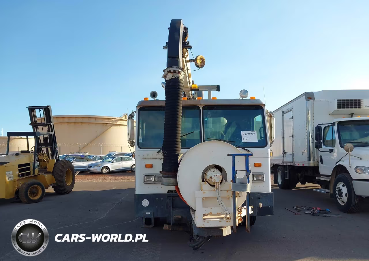 2006 Peterbilt 320 VIN:1NPZL00X06D717083 - 11