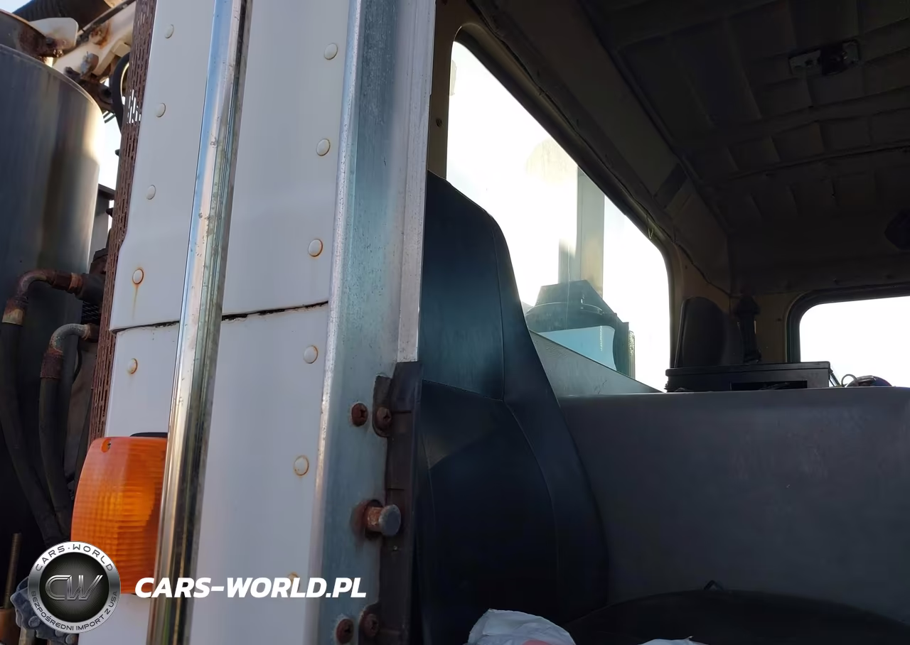 2006 Peterbilt 320 VIN:1NPZL00X06D717083 - 6