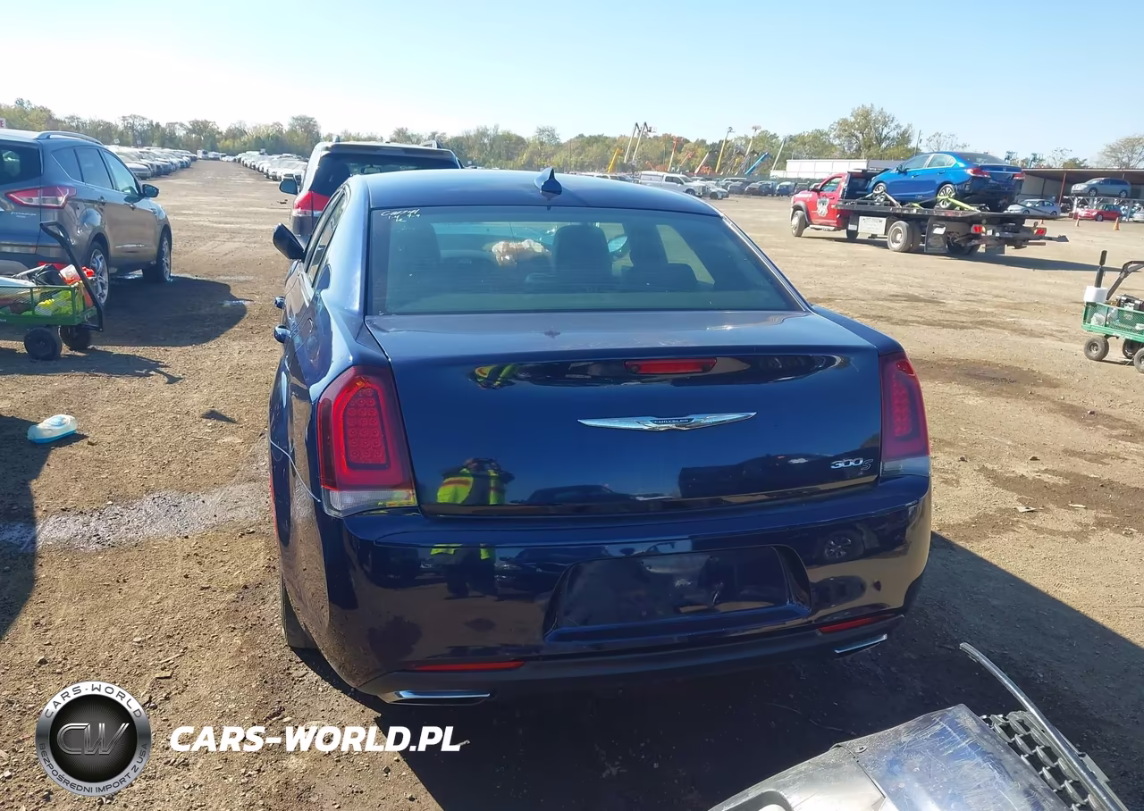 2015 Chrysler 300 300S VIN:2C3CCABG5FH767047 - 16